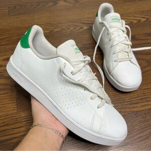 Adidas Advantage Base sneaker in white with green accents in Men’s size 7